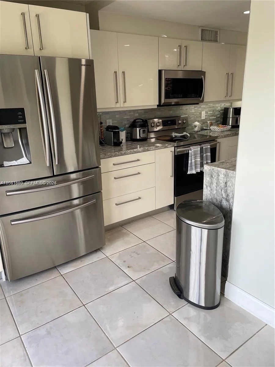 9410 W Flagler St #410 Miami, FL 33174