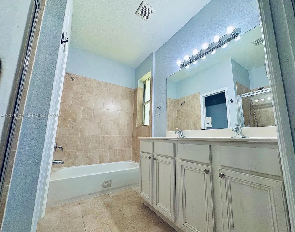 1035 NE 207th Ter Miami, FL 33179