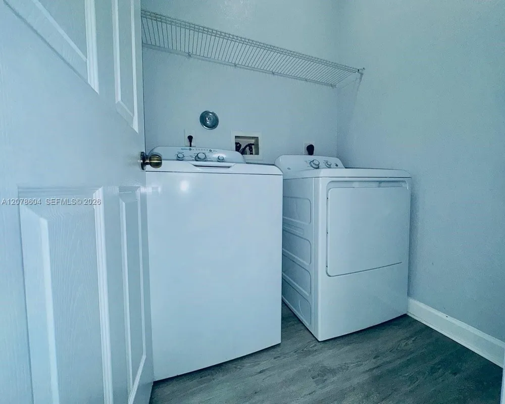 1035 NE 207th Ter Miami, FL 33179