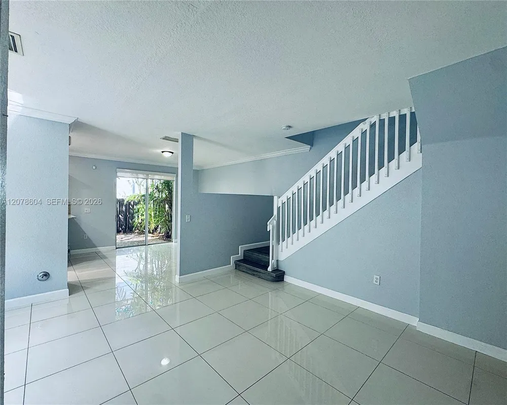 1035 NE 207th Ter Miami, FL 33179
