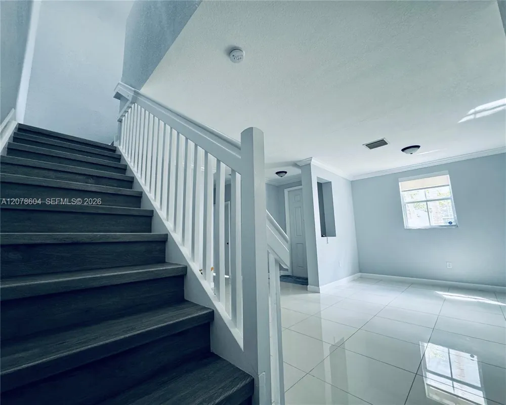 1035 NE 207th Ter Miami, FL 33179