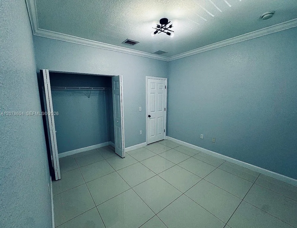 1035 NE 207th Ter Miami, FL 33179