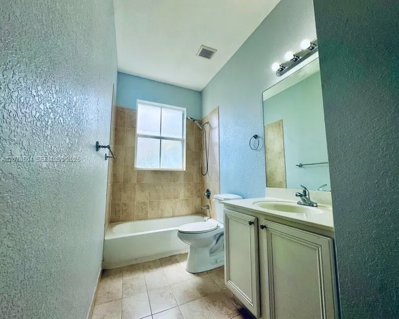 1035 NE 207th Ter Miami, FL 33179