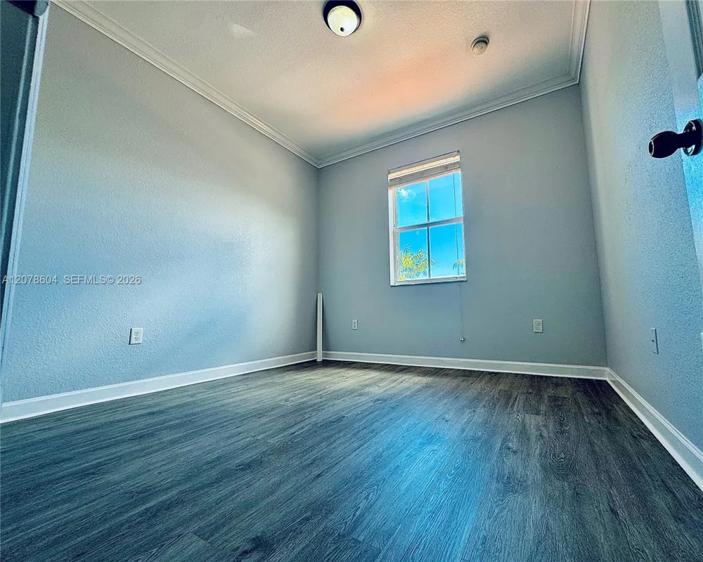 1035 NE 207th Ter Miami, FL 33179
