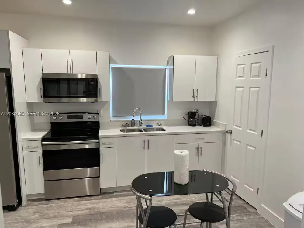 2285 NW 2nd St #5 Miami, FL 33125