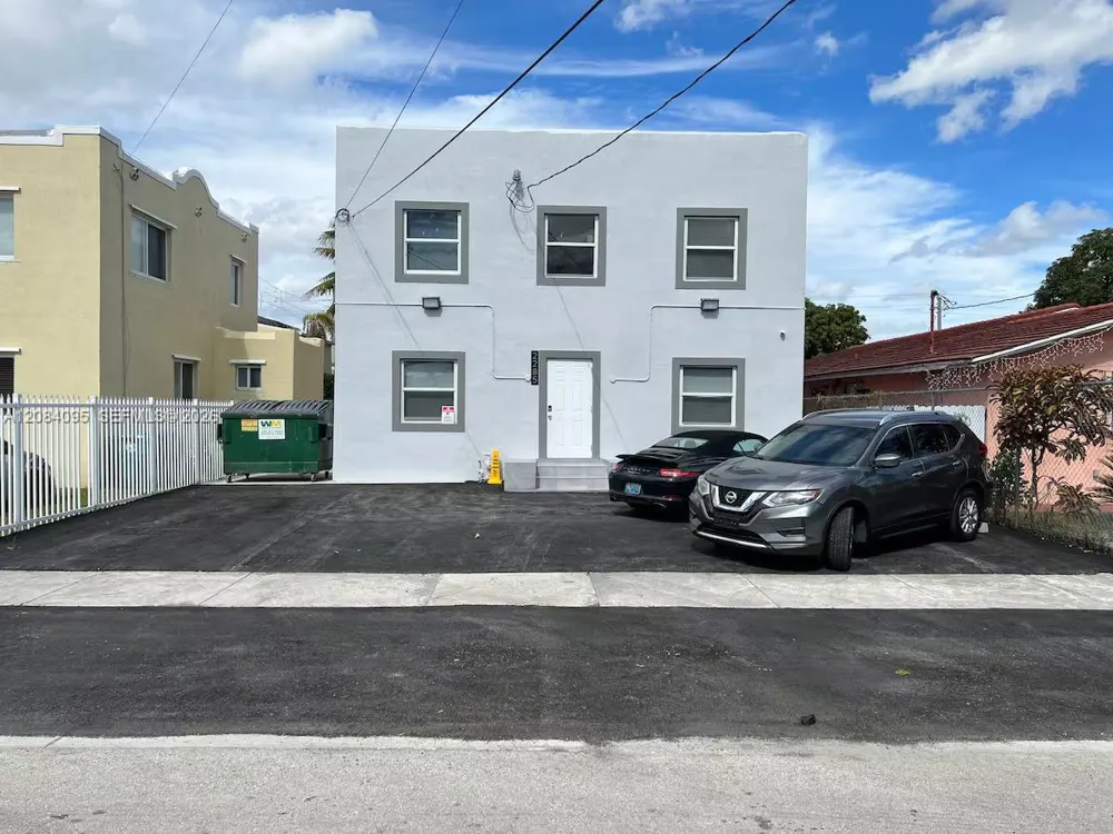 2285 NW 2nd St #5 Miami, FL 33125