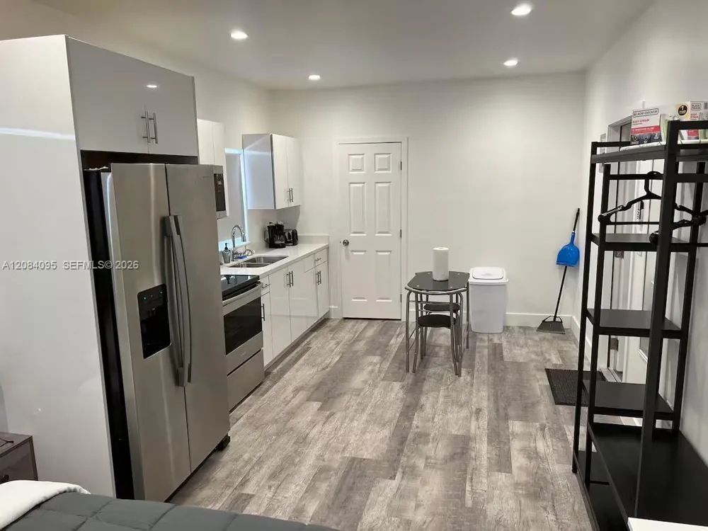 2285 NW 2nd St #5 Miami, FL 33125