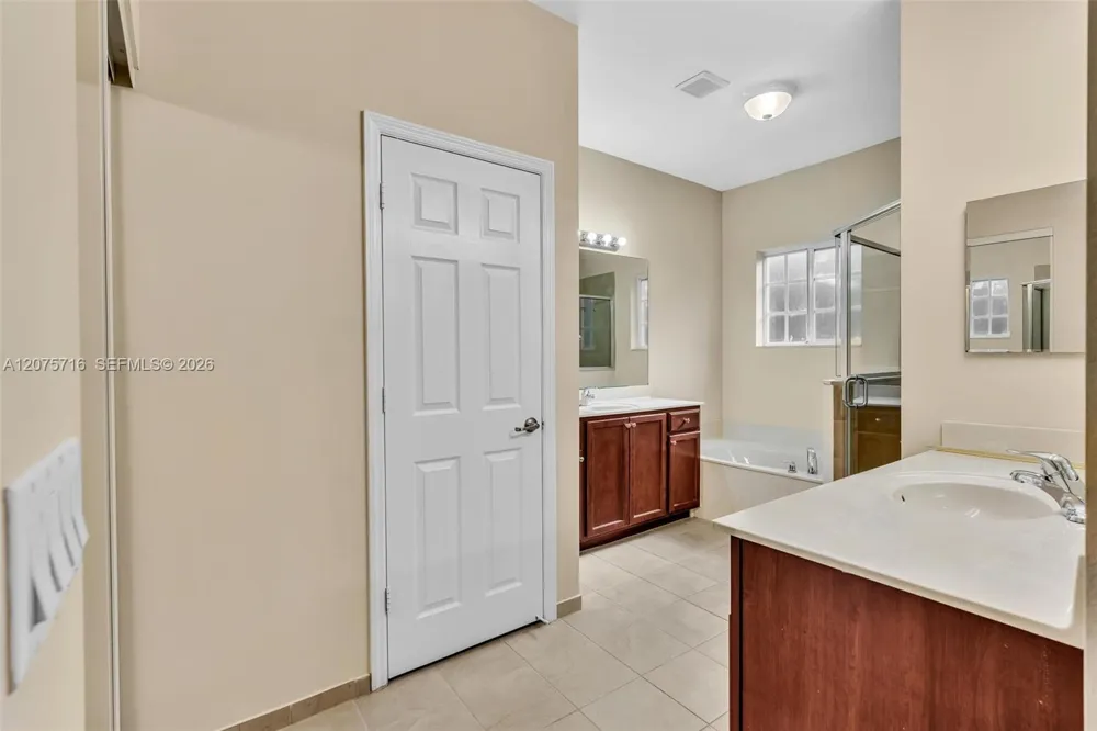 3222 NW 31st Ter Oakland Park, FL 33309