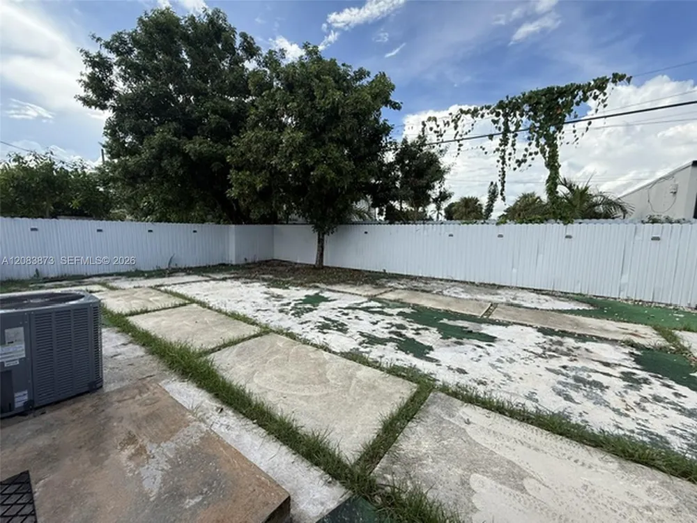 6609 SW 1st Ct Pembroke Pines, FL 33023