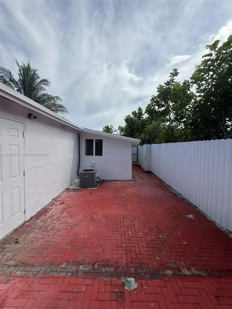6609 SW 1st Ct Pembroke Pines, FL 33023