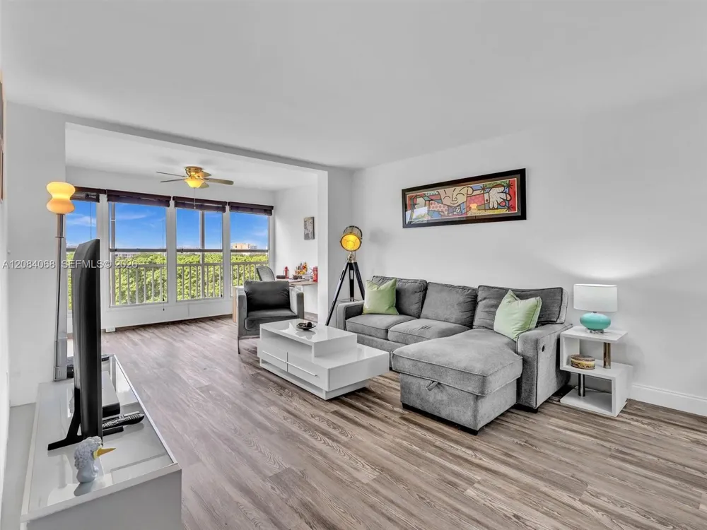 2661 S Course Dr #704 Pompano Beach, FL 33069