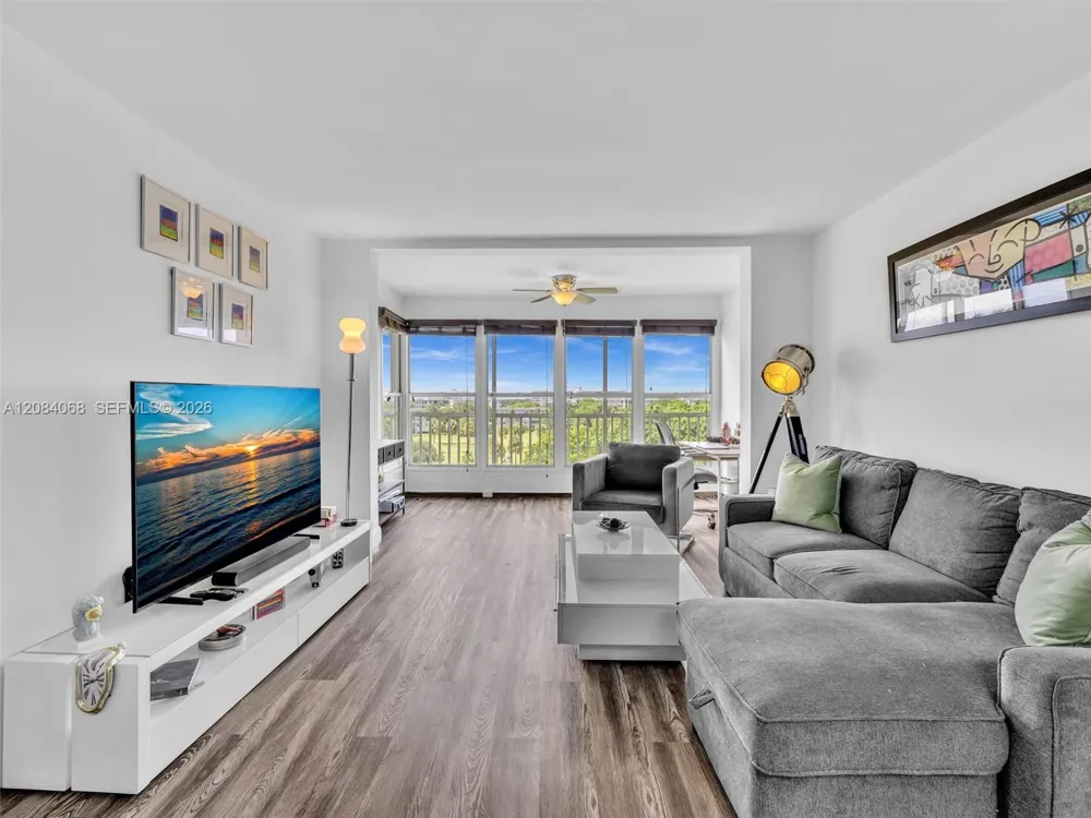 2661 S Course Dr #704 Pompano Beach, FL 33069