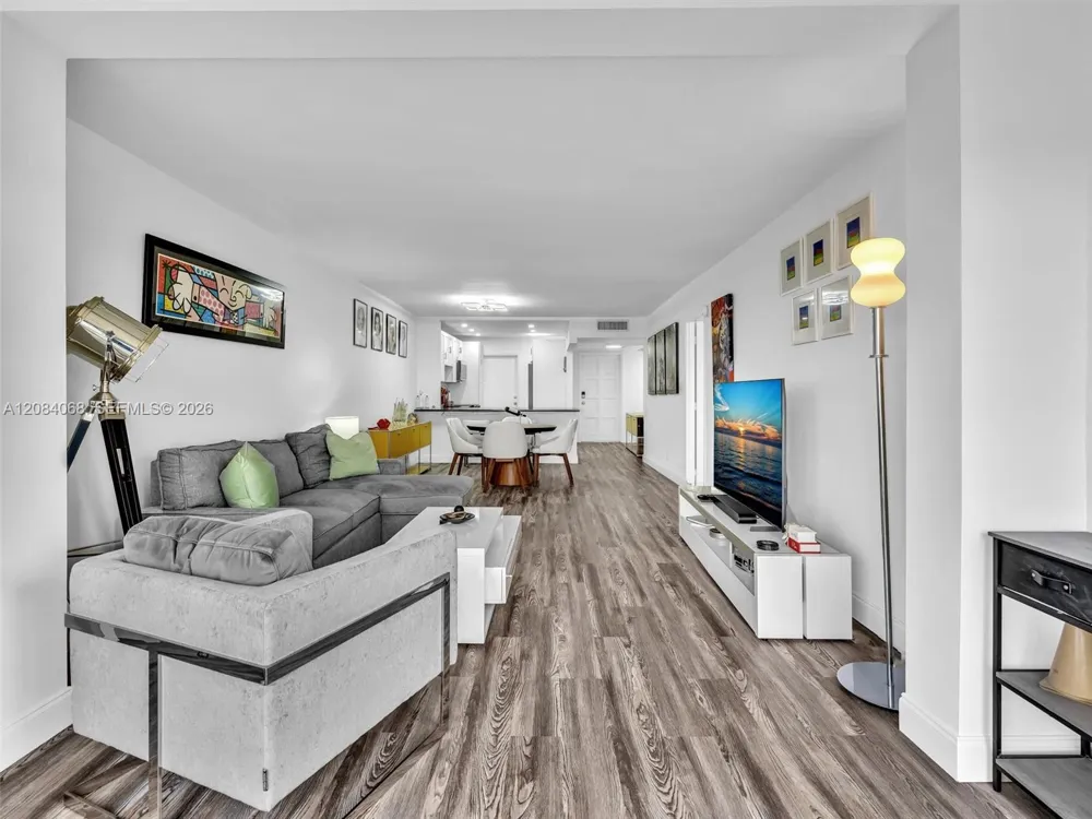 2661 S Course Dr #704 Pompano Beach, FL 33069