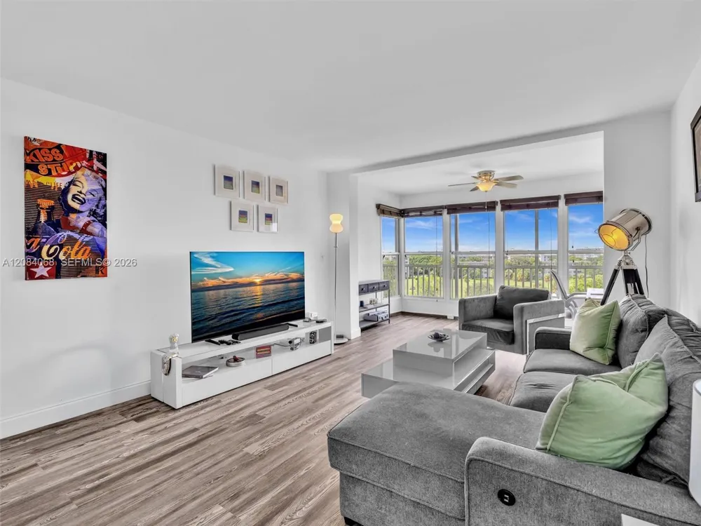 2661 S Course Dr #704 Pompano Beach, FL 33069
