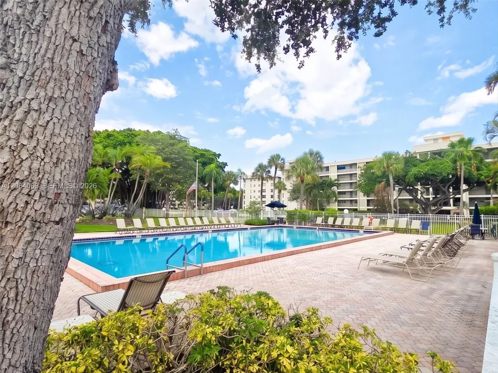 2661 S Course Dr #704 Pompano Beach, FL 33069