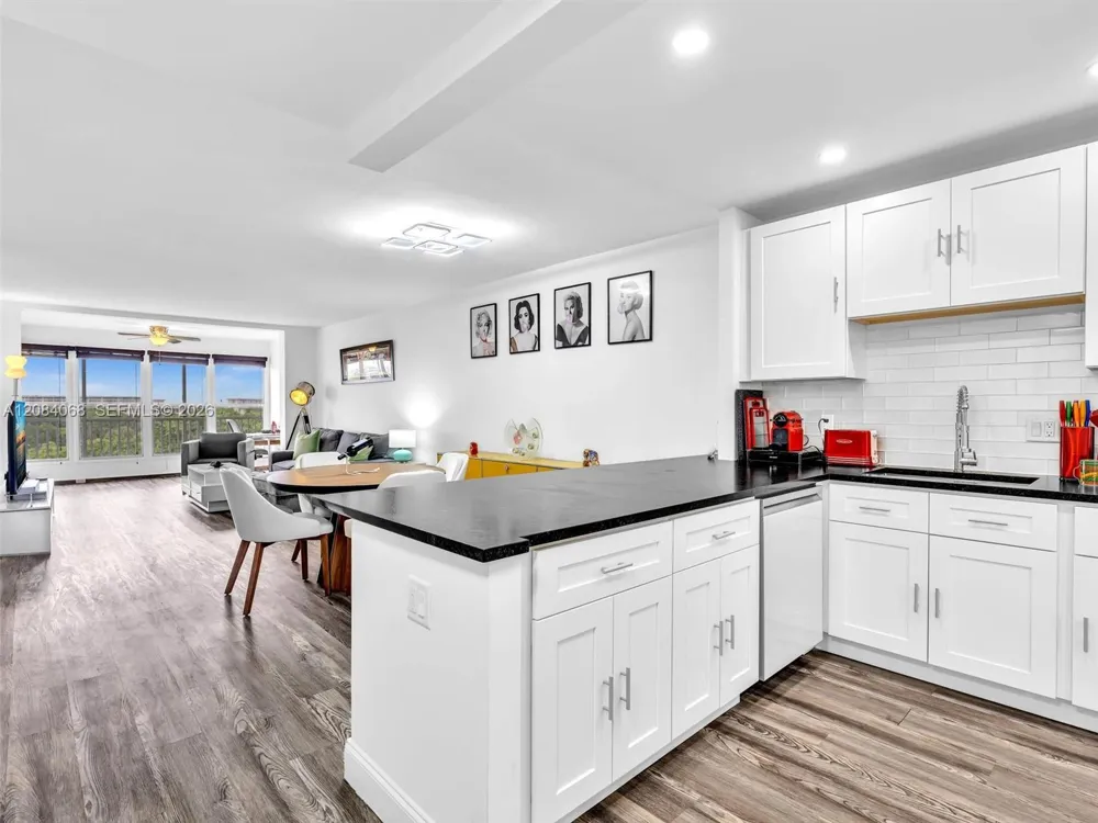 2661 S Course Dr #704 Pompano Beach, FL 33069