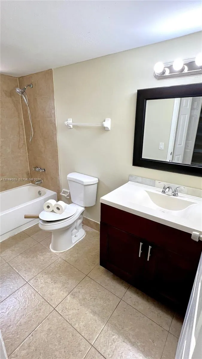 686 NW 114th Ave #101 Sweetwater, FL 33172
