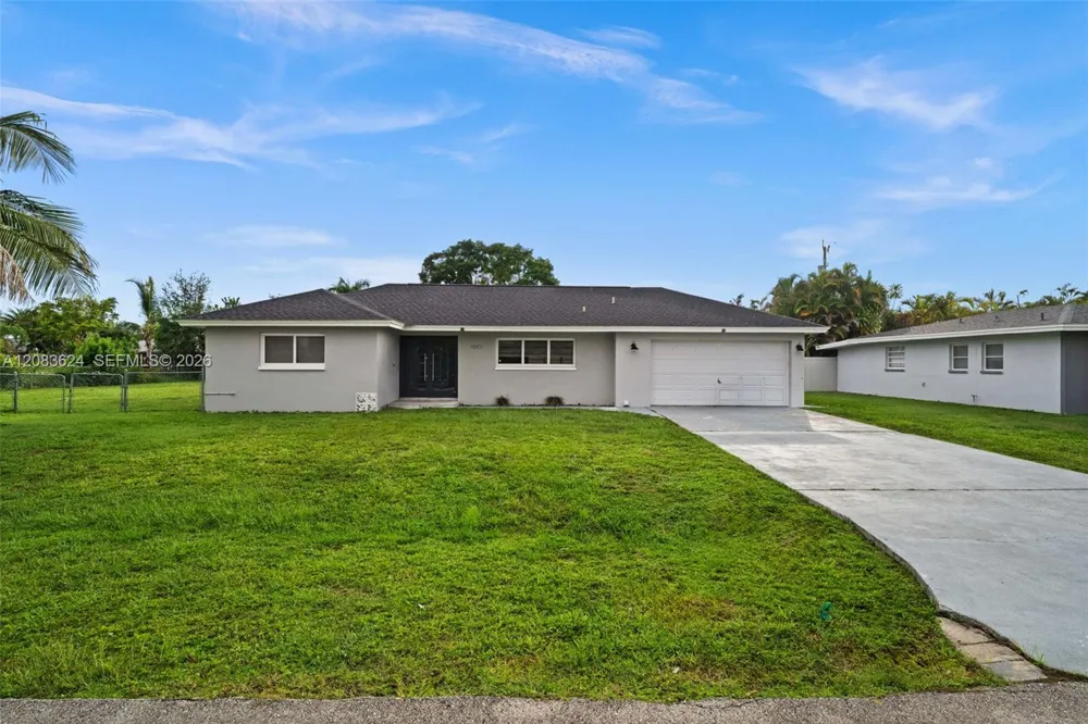 5212 Santa Rosa CT Cape Coral, FL 33904
