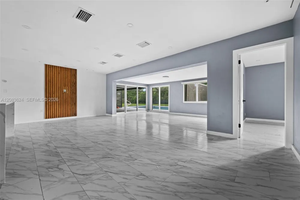 5212 Santa Rosa CT Cape Coral, FL 33904