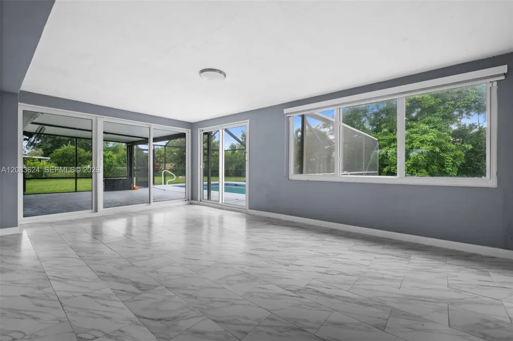 5212 Santa Rosa CT Cape Coral, FL 33904