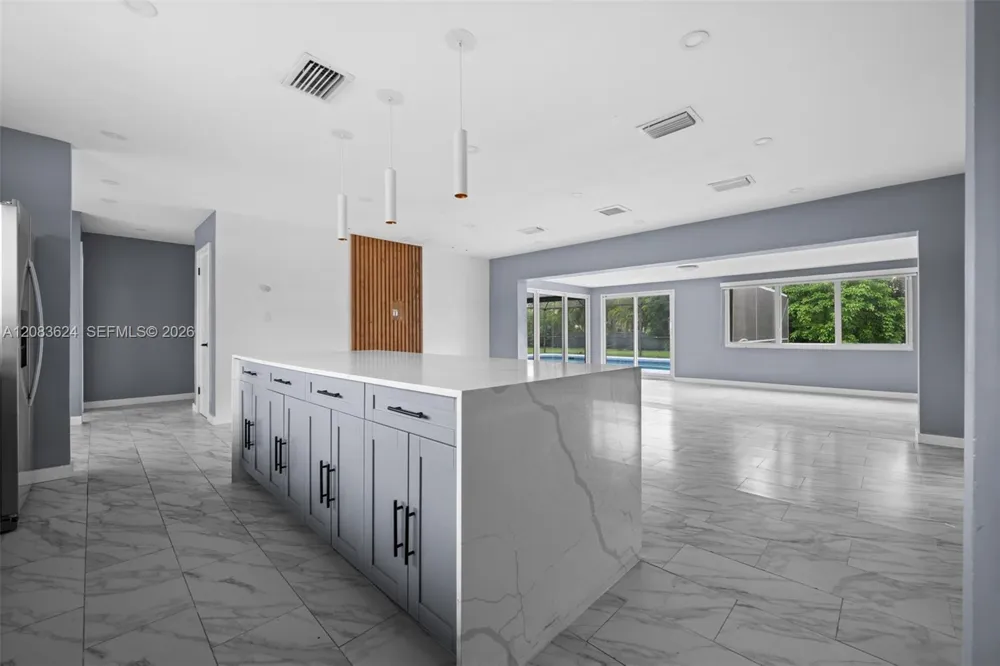 5212 Santa Rosa CT Cape Coral, FL 33904