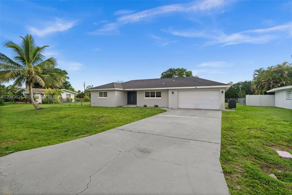 5212 Santa Rosa CT Cape Coral, FL 33904