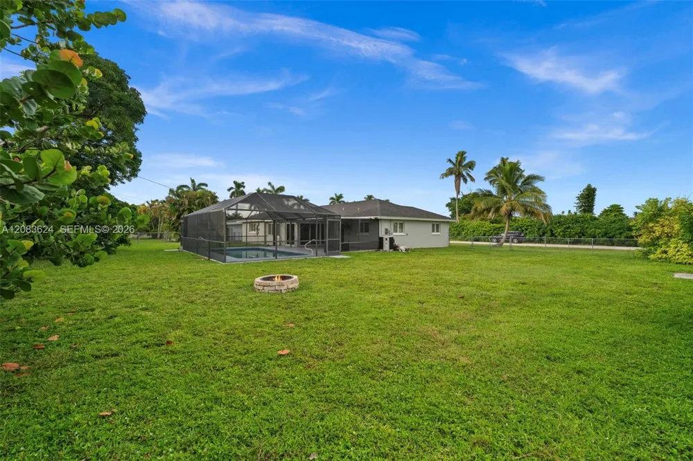5212 Santa Rosa CT Cape Coral, FL 33904