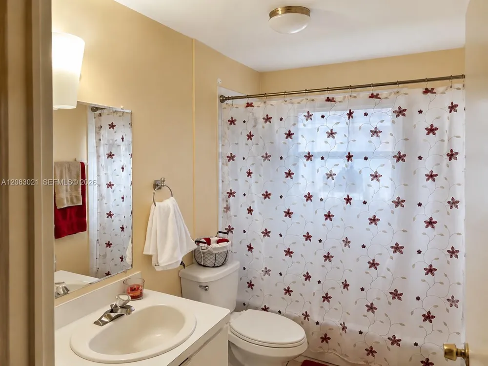 2434 Adams St Hollywood, FL 33020