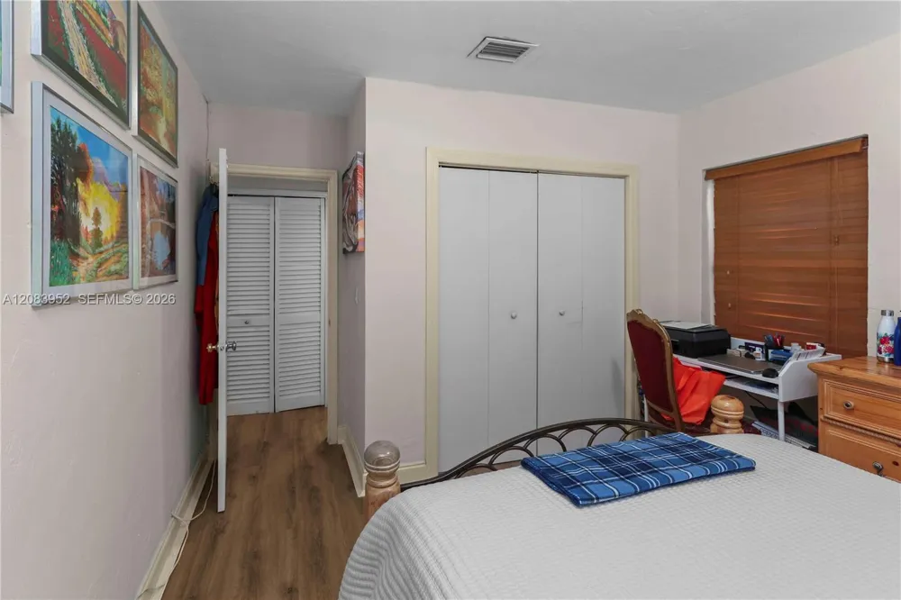 2530 SW 27th St Miami, FL 33133