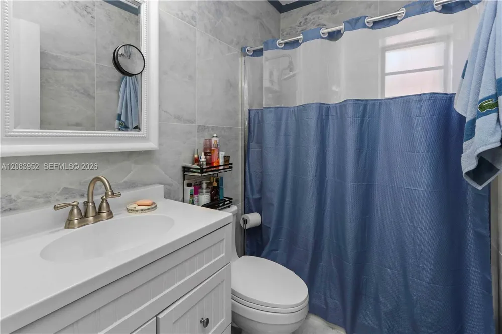 2530 SW 27th St Miami, FL 33133