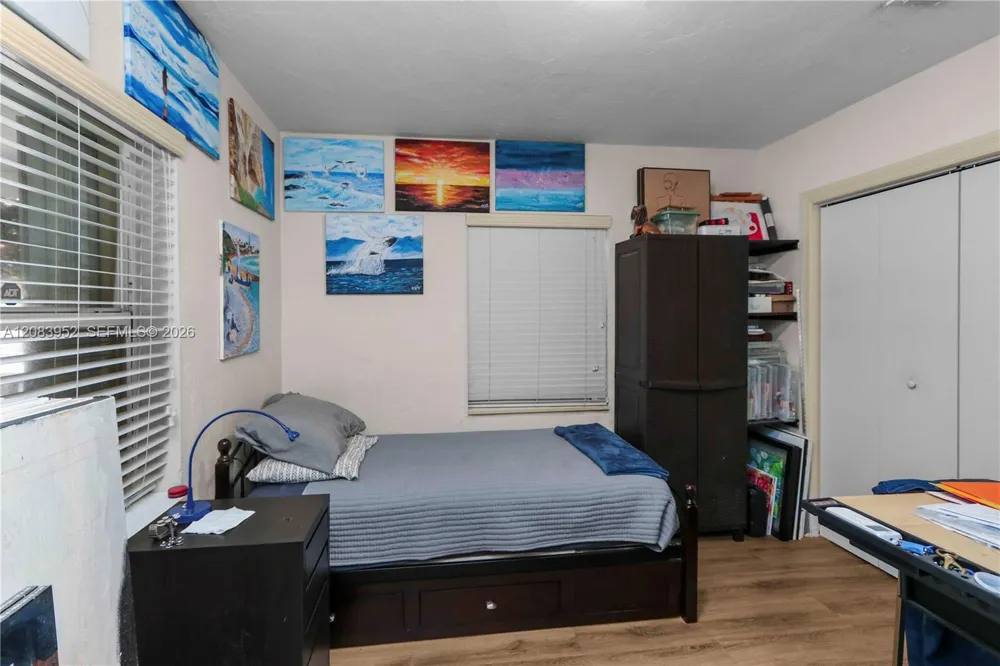 2530 SW 27th St Miami, FL 33133