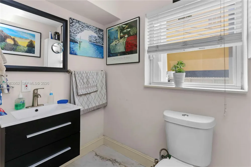 2530 SW 27th St Miami, FL 33133