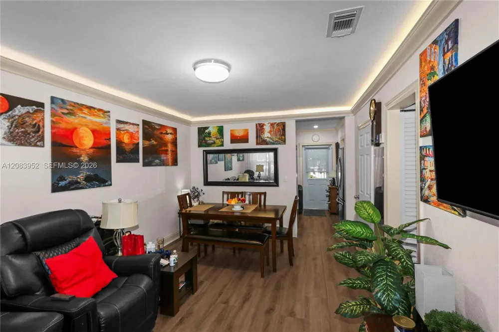 2530 SW 27th St Miami, FL 33133