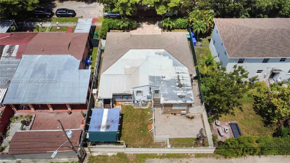 2530 SW 27th St Miami, FL 33133