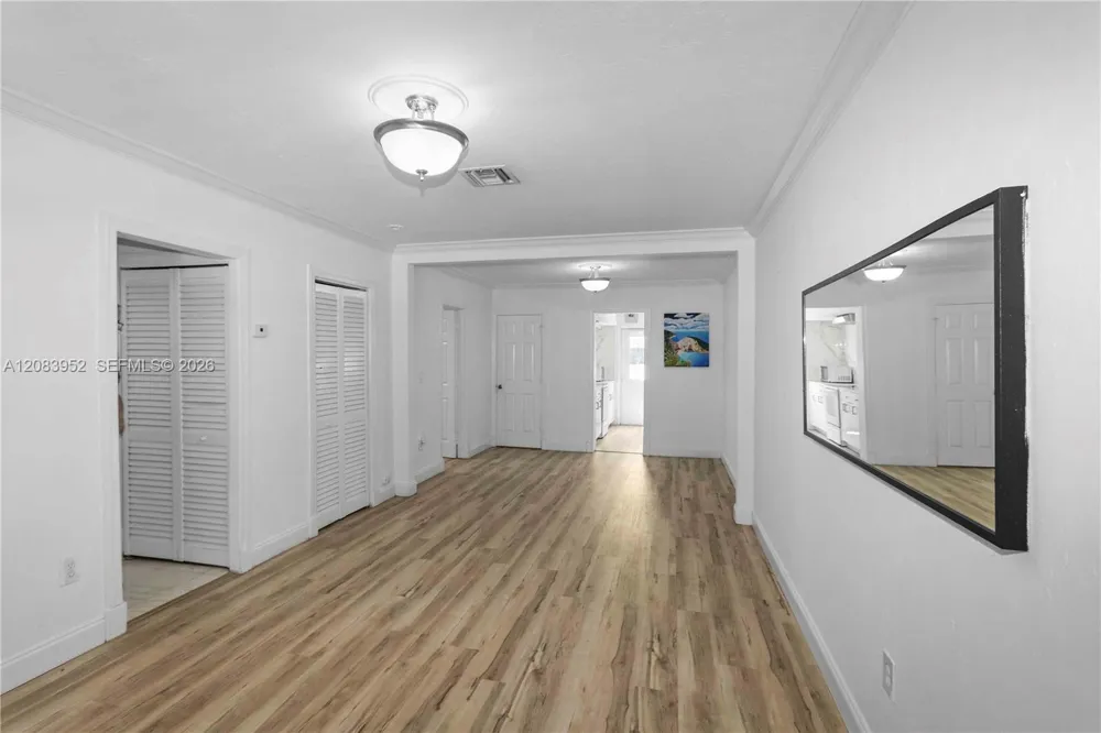 2530 SW 27th St Miami, FL 33133