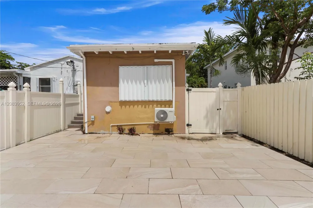 2530 SW 27th St Miami, FL 33133