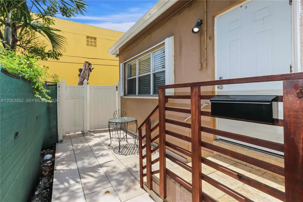 2530 SW 27th St Miami, FL 33133