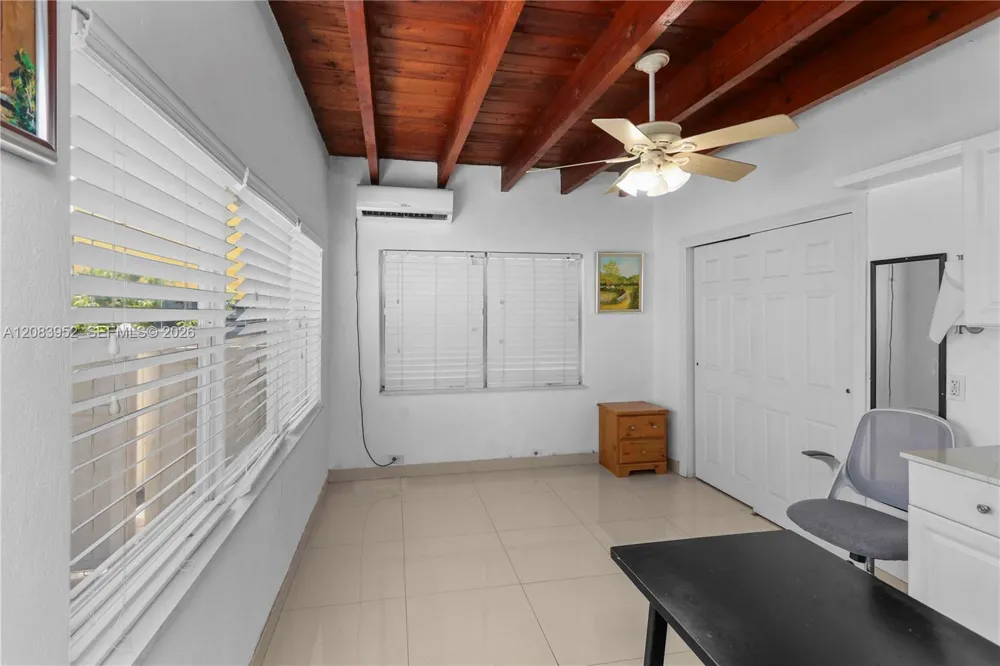 2530 SW 27th St Miami, FL 33133