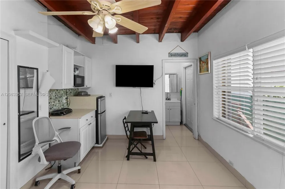 2530 SW 27th St Miami, FL 33133