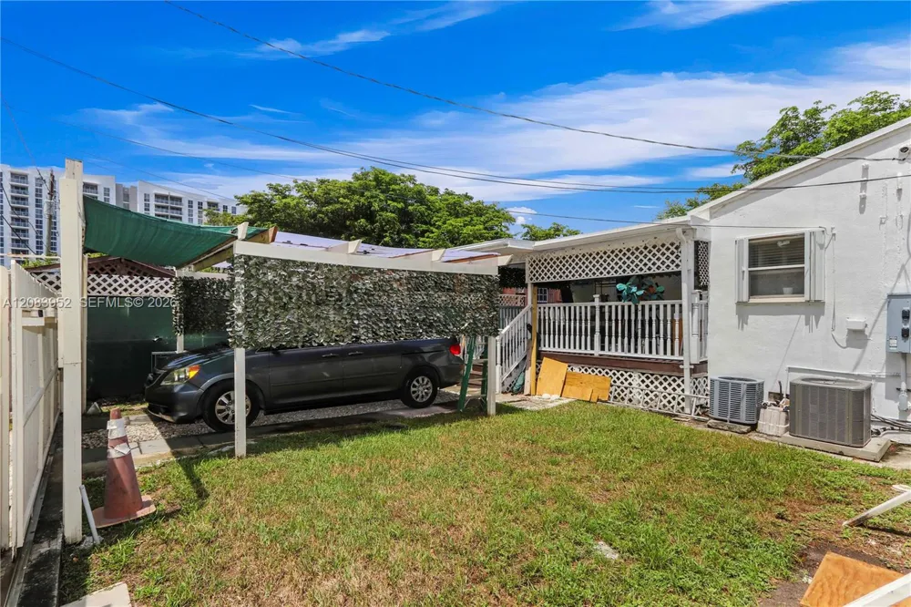 2530 SW 27th St Miami, FL 33133