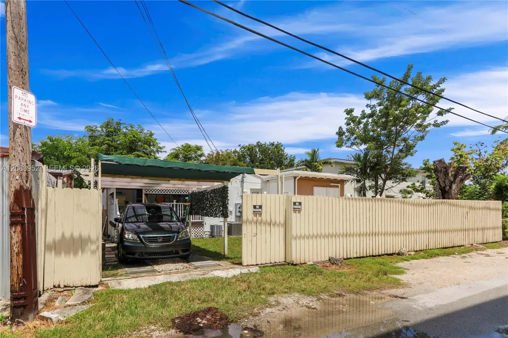 2530 SW 27th St Miami, FL 33133