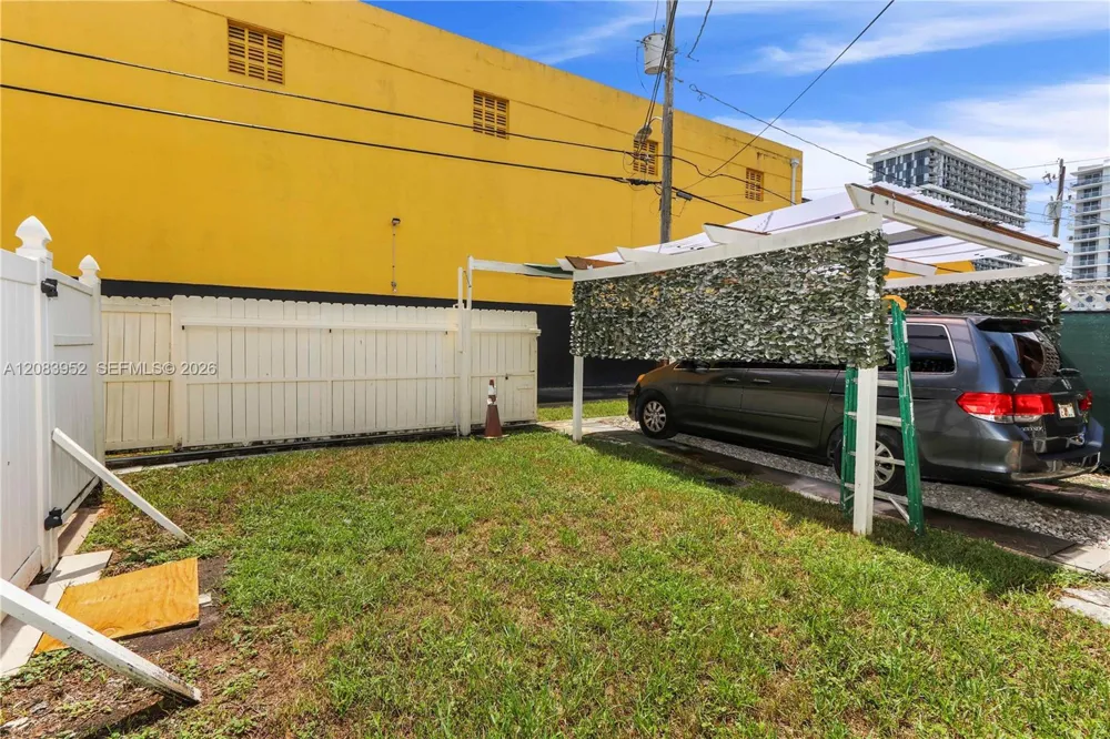 2530 SW 27th St Miami, FL 33133