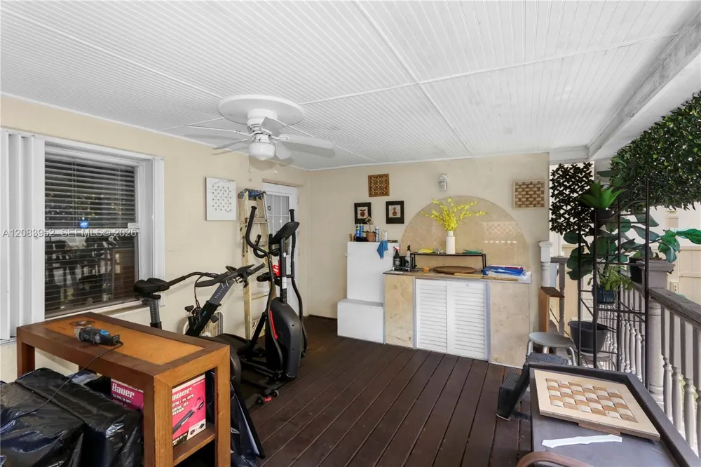 2530 SW 27th St Miami, FL 33133