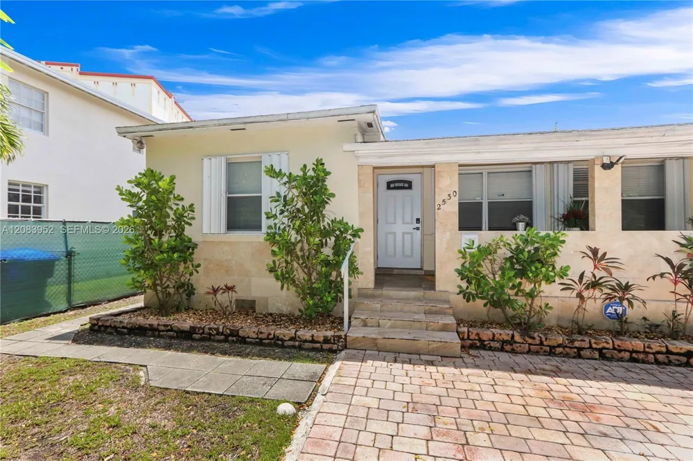 2530 SW 27th St Miami, FL 33133