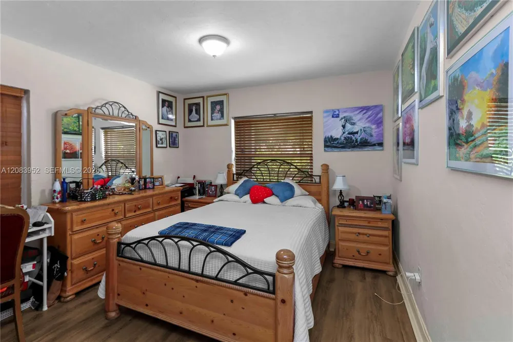 2530 SW 27th St Miami, FL 33133