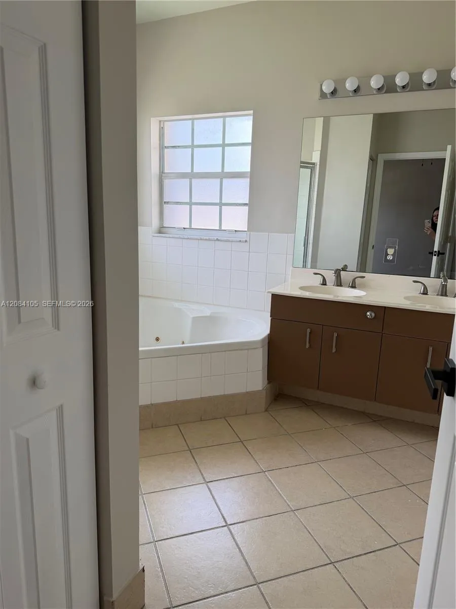 15457 SW 150th St #15457 Miami, FL 33196