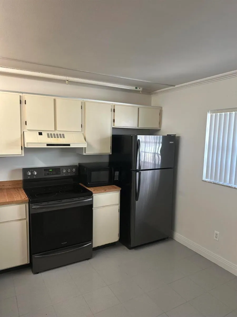 11605 NW 11TH STREET Pembroke Pines, FL 33026