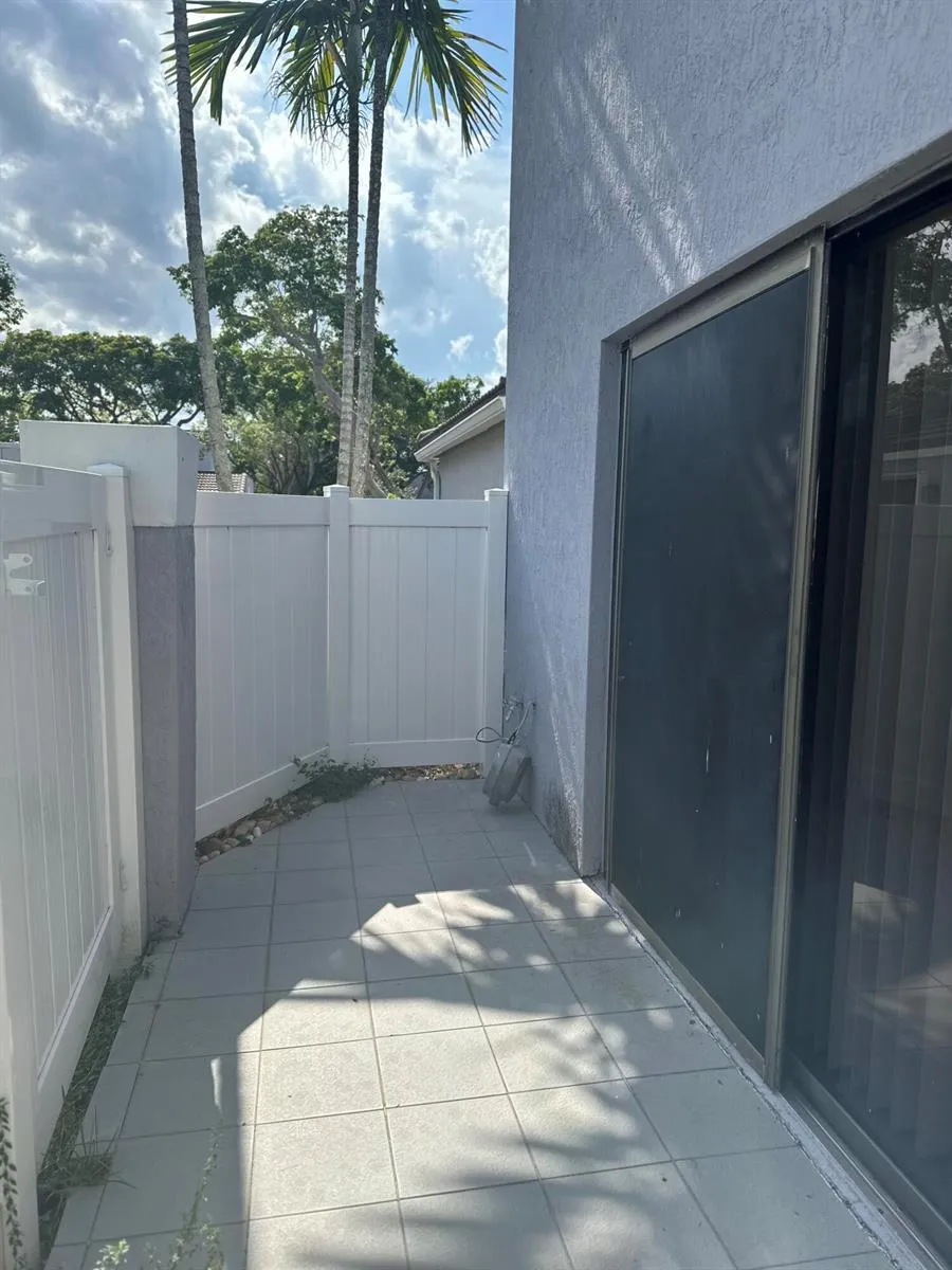 11605 NW 11TH STREET Pembroke Pines, FL 33026