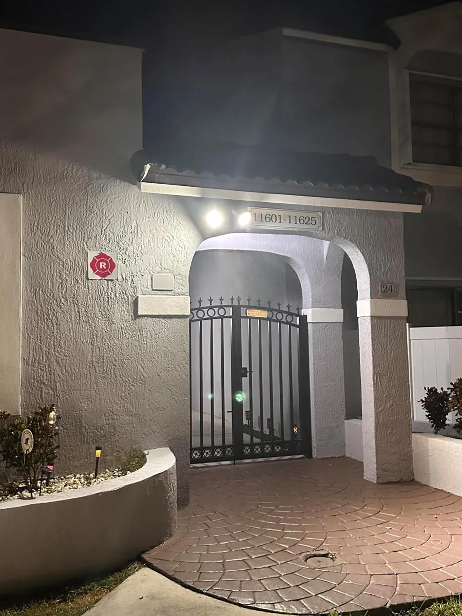 11605 NW 11TH STREET Pembroke Pines, FL 33026
