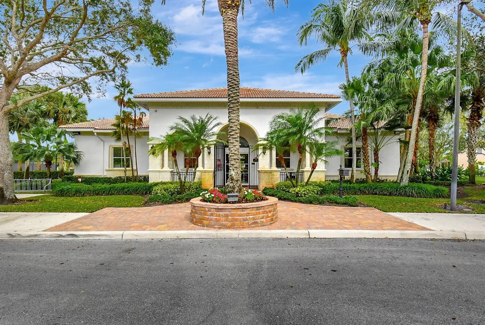 6839 Houlton Circle 